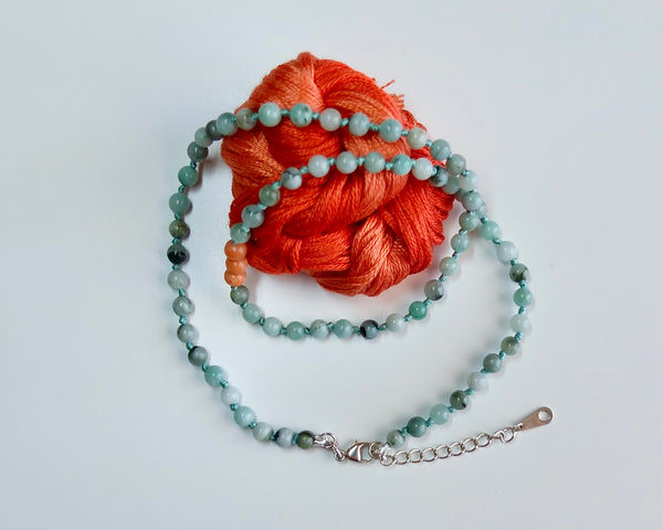 Collier "Emeraude" avec perles de corail ancien