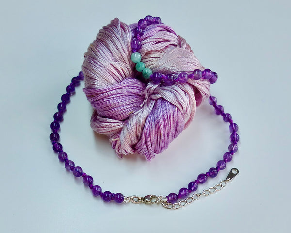 Collier "Purple" avec perles d"émeraude
